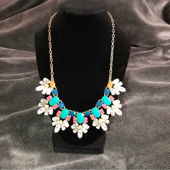 Sparkly rhinestone colored necklace - Picture 4 of 11